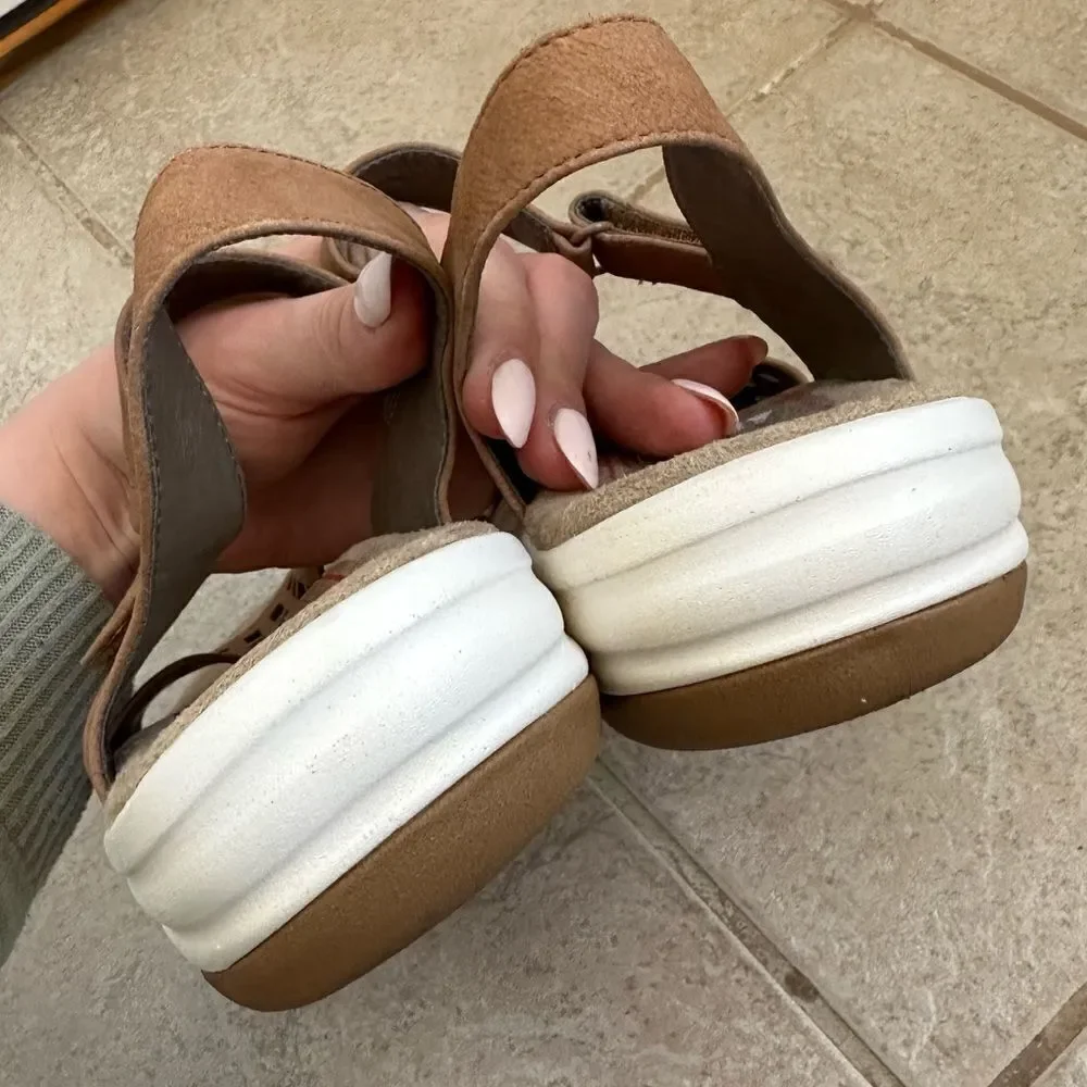 NWT NEW Women’s Bionica Brown Suede Sandals SIZE 12 slingback cutout comfort tan